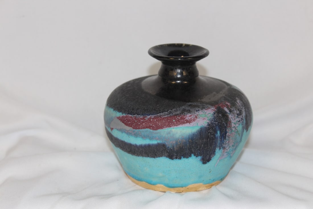 Art Pottery Vase: 4 1/2" tall