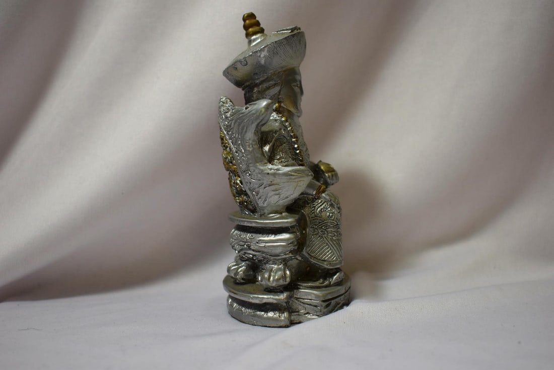 A Resin Empress - 4