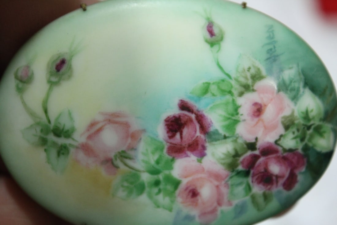 A Porcelain Brooch - 3