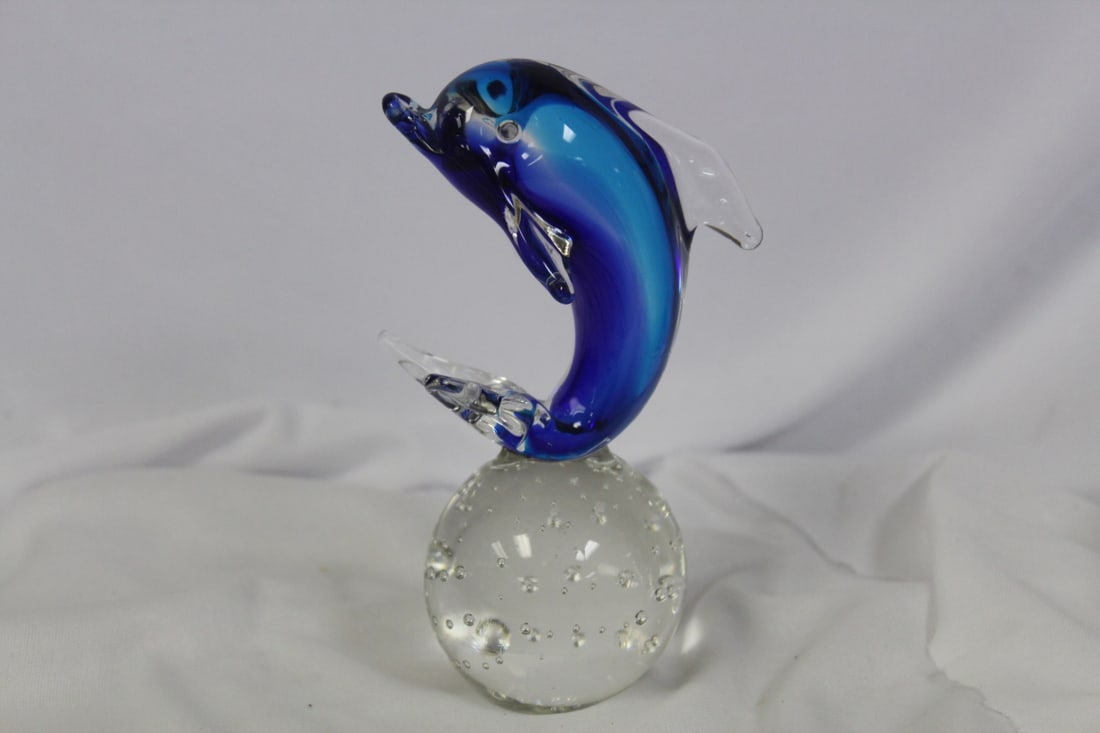 An Art Glass Dolphin: 5 1/2" tall