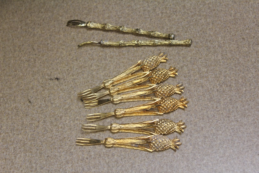 Lot of 8 D'Oeuvres Forks: gold plated