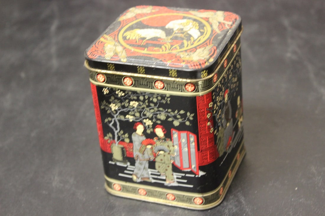 A Vintage Chinese? Tin Can: Possibly for tea - 4 3/8" tall