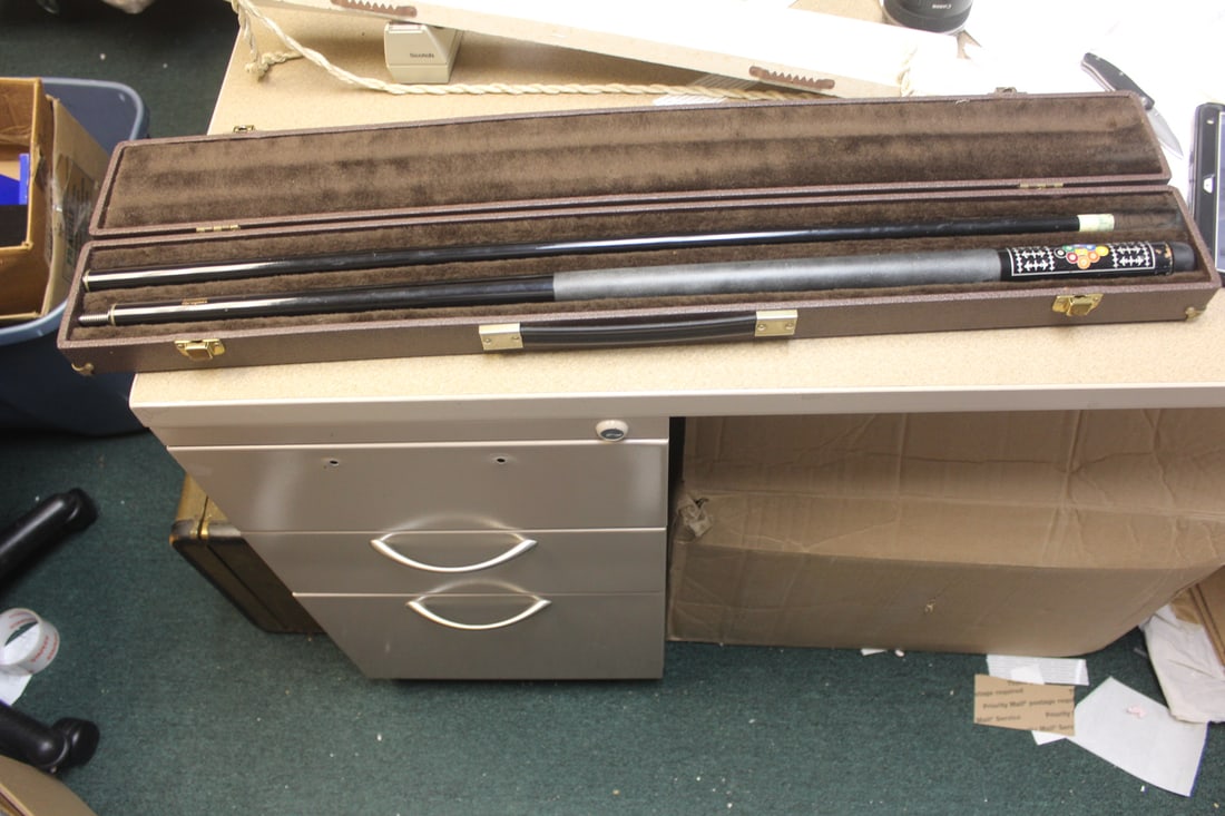 Excalibur Fiberglass Cue Stick: with case - please note: needs a tip which is no big deal - 59 inches long
