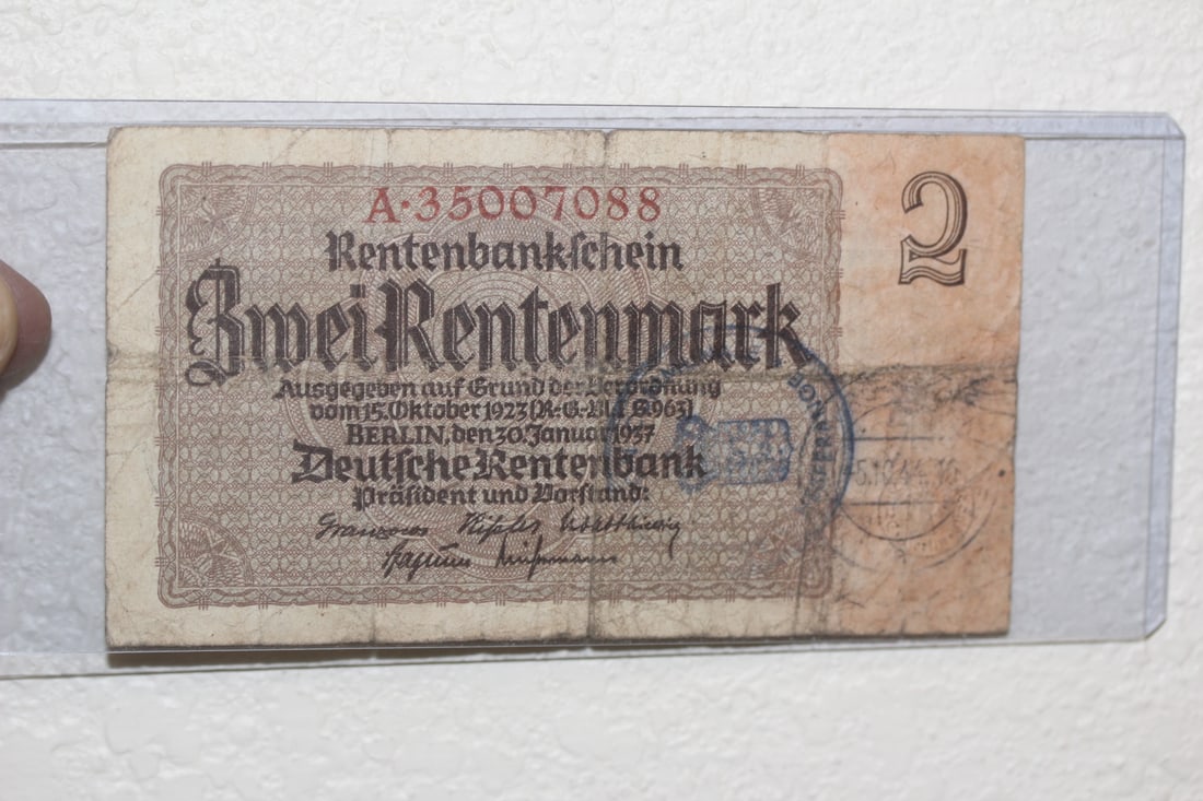 German 2 Rentenmark Banknote - 1937 (1 of 2)