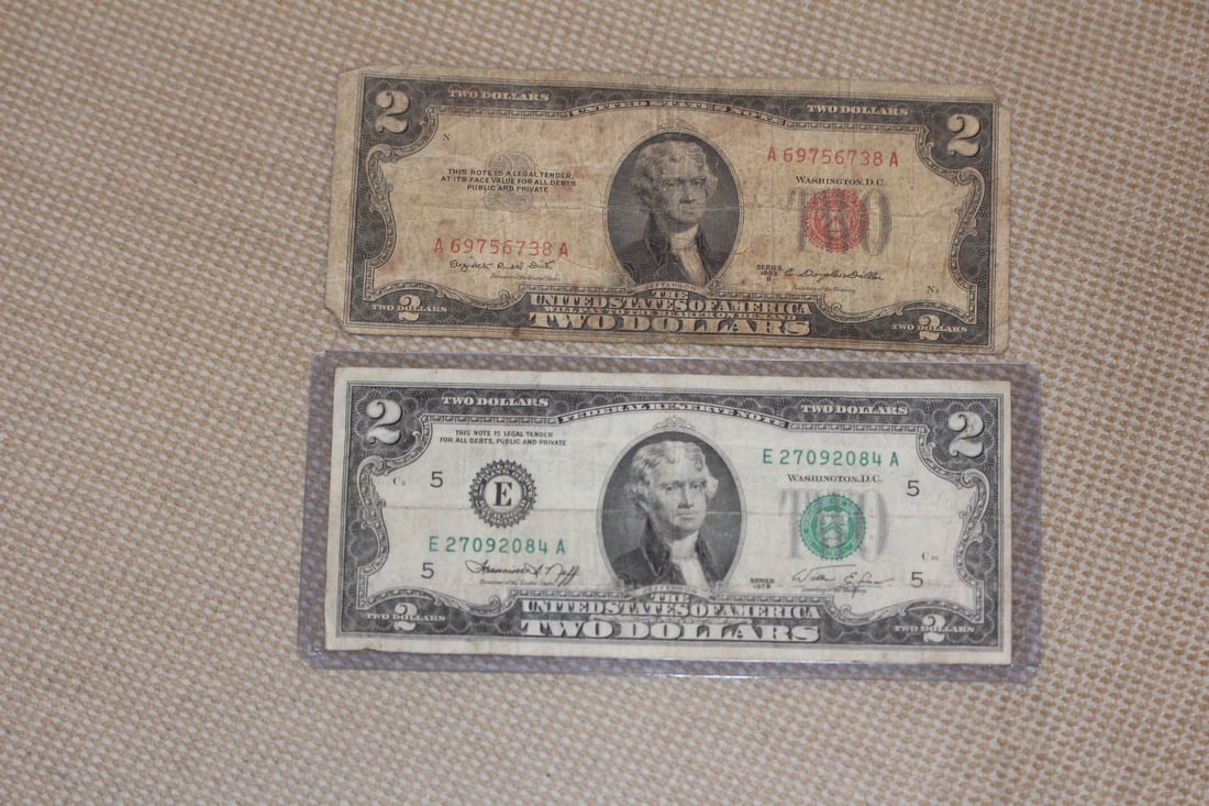 Lot of 2 Two Dollar Notes (1 of 2)