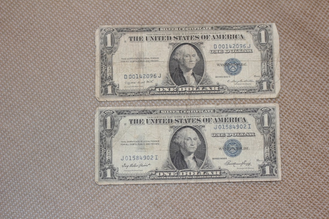 Lot of Two 1935 One Dollar Note: blue seal