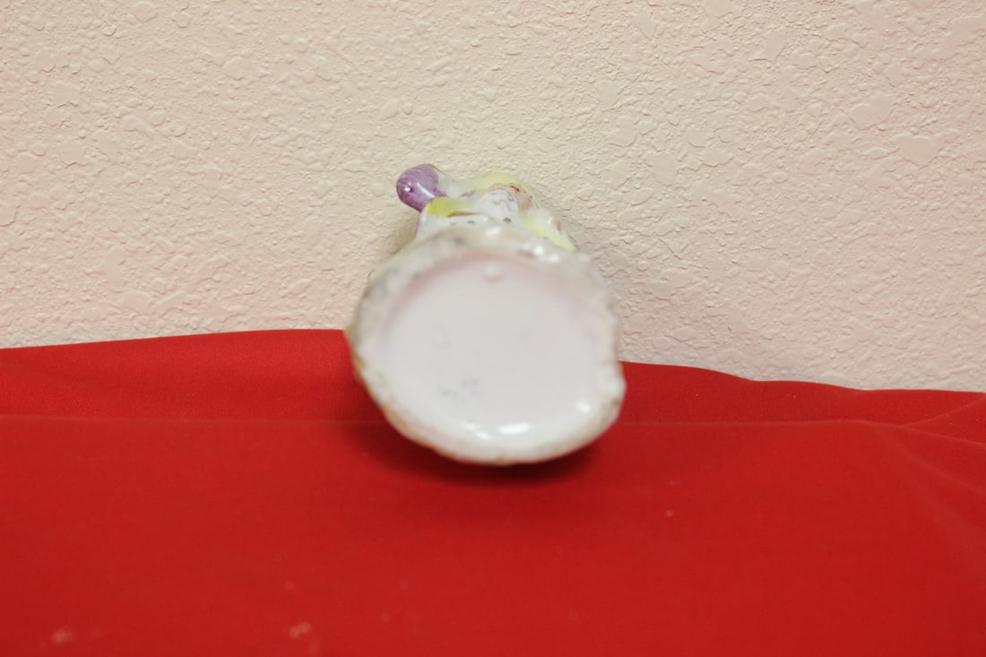 A Small Flower Vase - 4