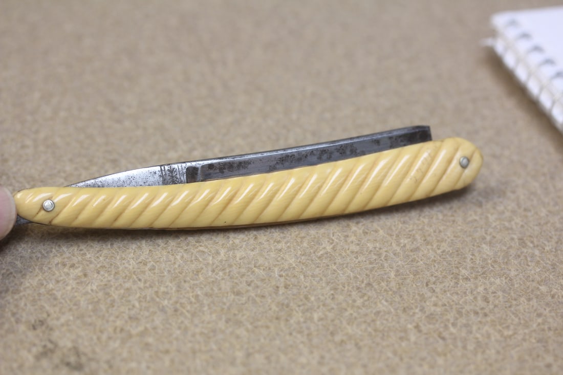 Nude Celluloid Razor - 3