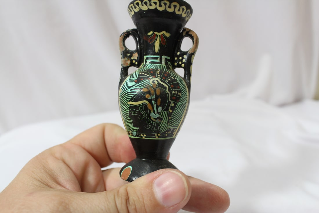 An Natique Miniature Vase - 7