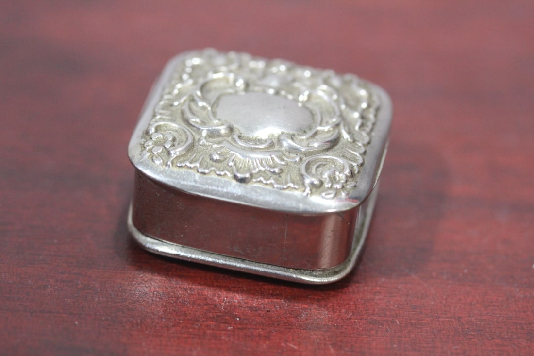 A Silverplated Ornate Trinket Box - 3