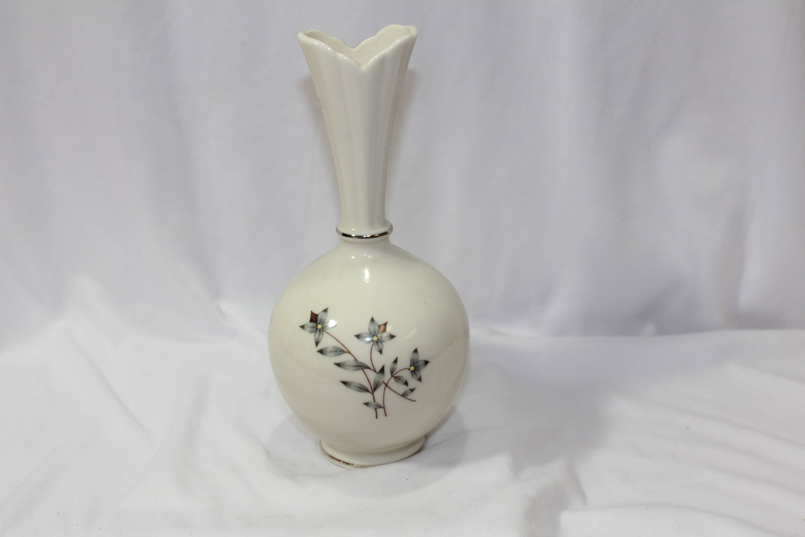 A Ceramic Lenox Vase (1 of 8)