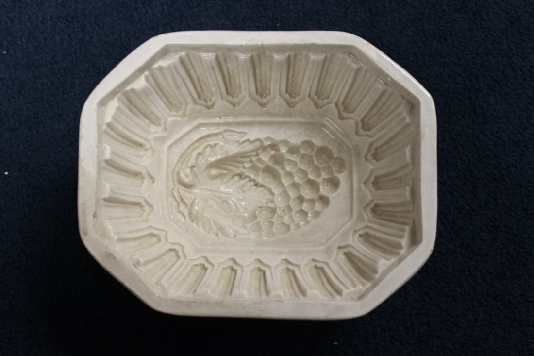A Large Pottery / Ceramic Mold: Please note: hair lines and couple of small nicks - 8 1/4" x 3 1/8" tall