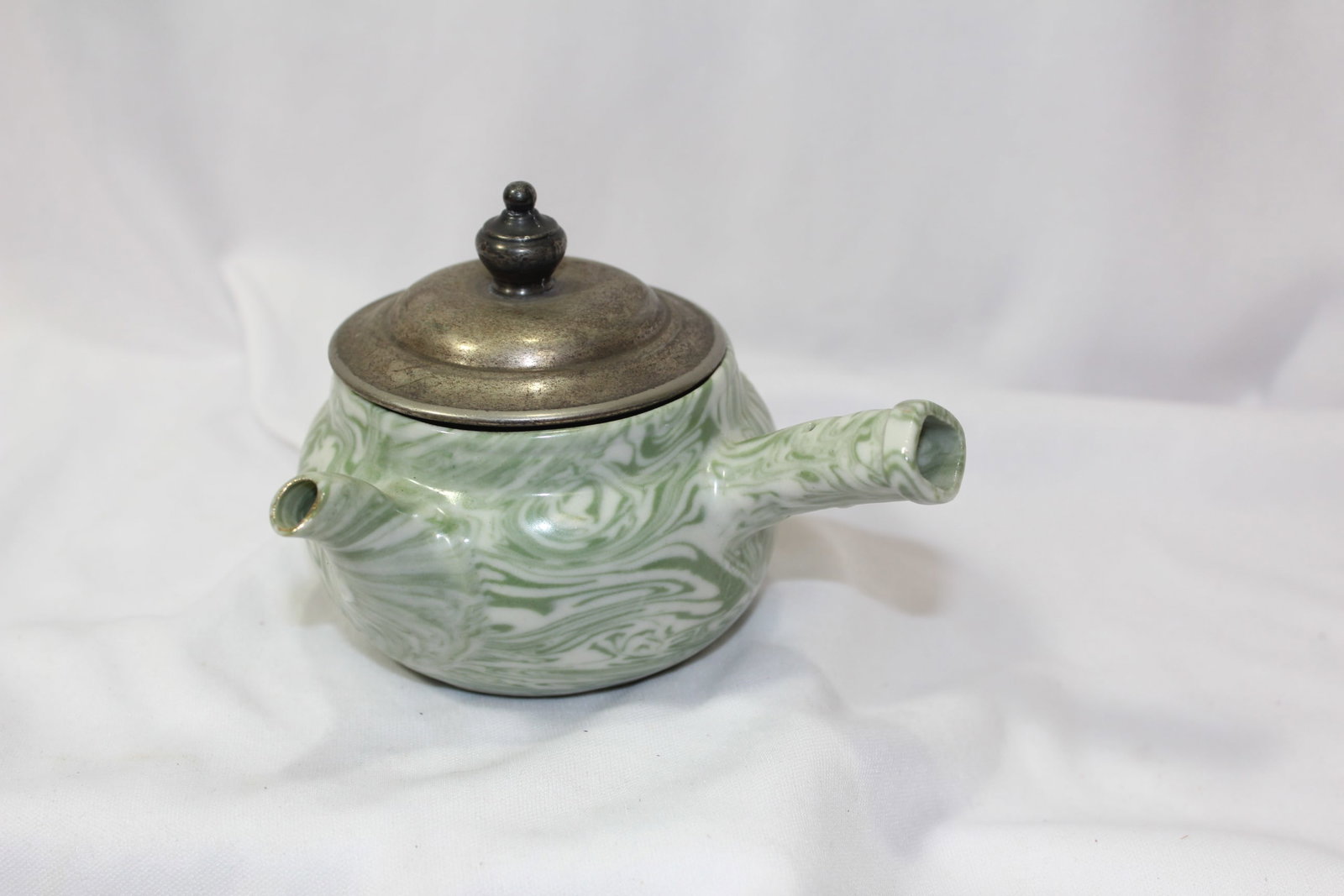 A Ceramic Oriental Tepot? - 3