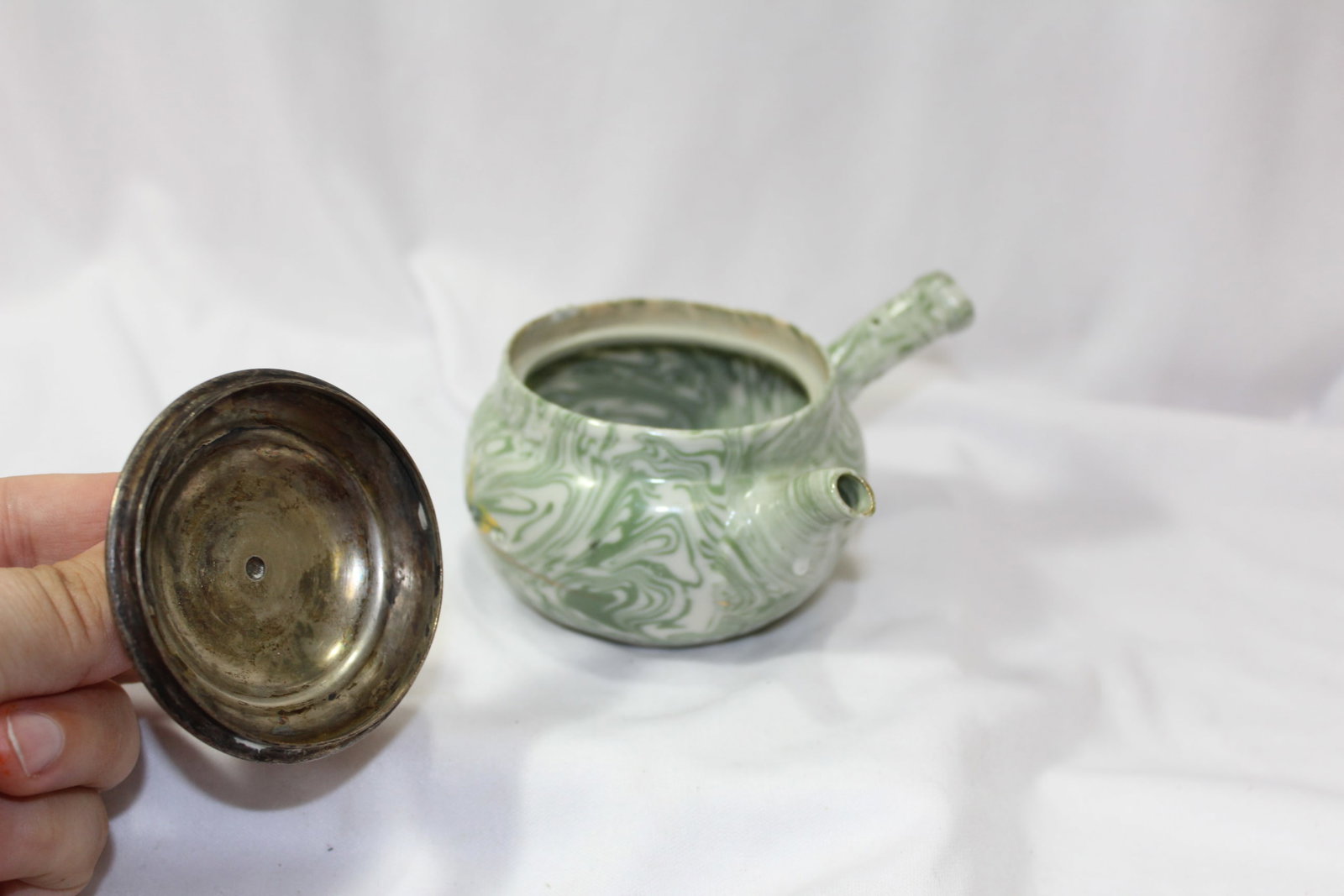 A Ceramic Oriental Tepot? - 5