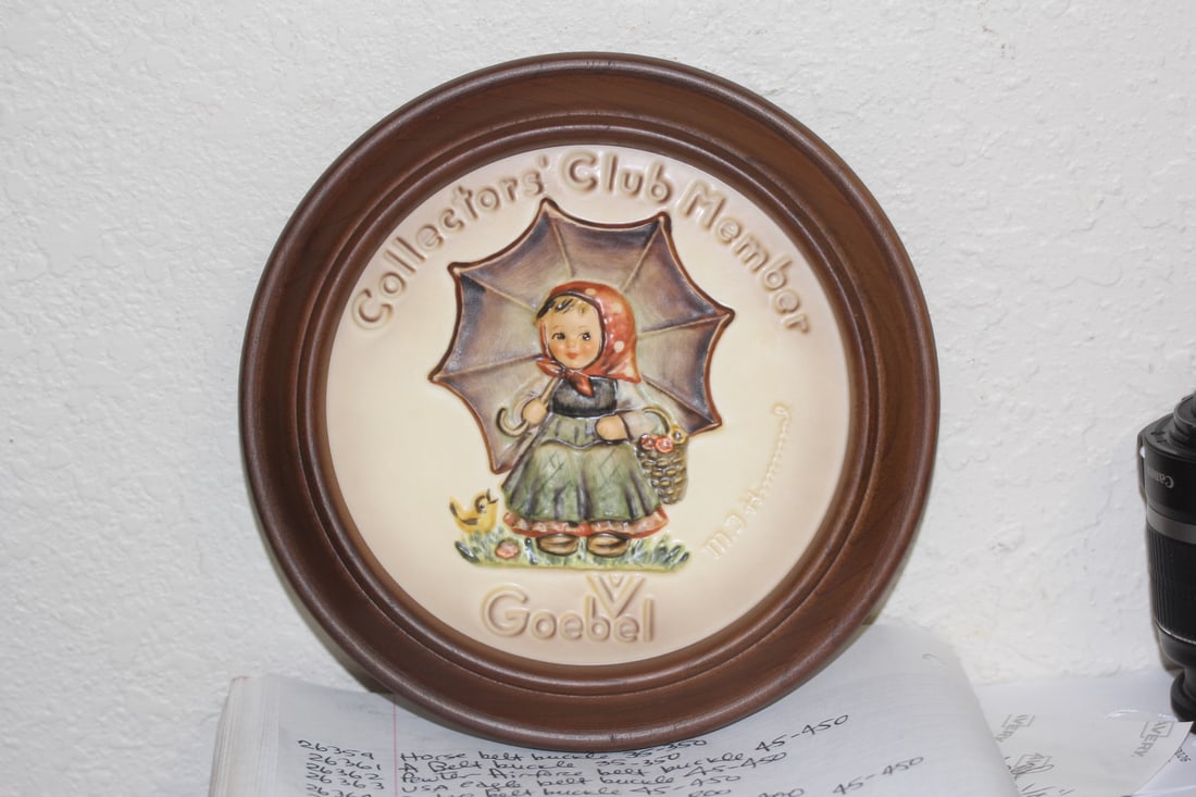 Hummel Plaque - 1978: overall= 7 3/8" in diameter