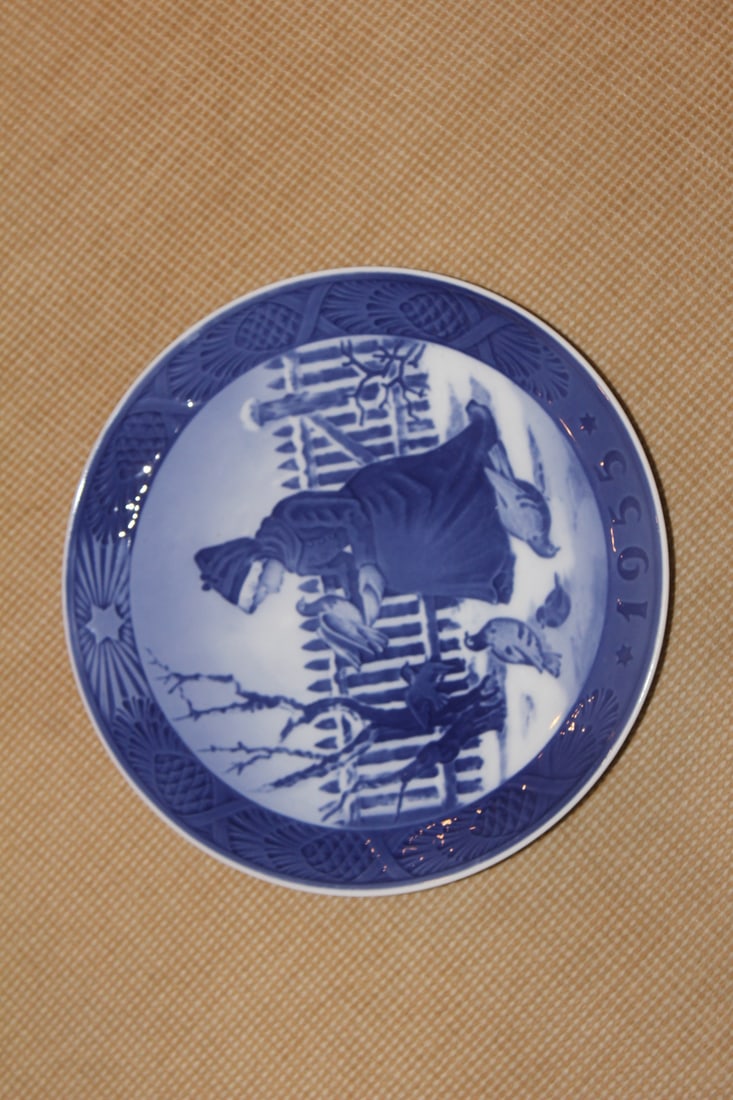 Royal Copenhagen Denmark 1955Plate: 7 1/8" in diameter