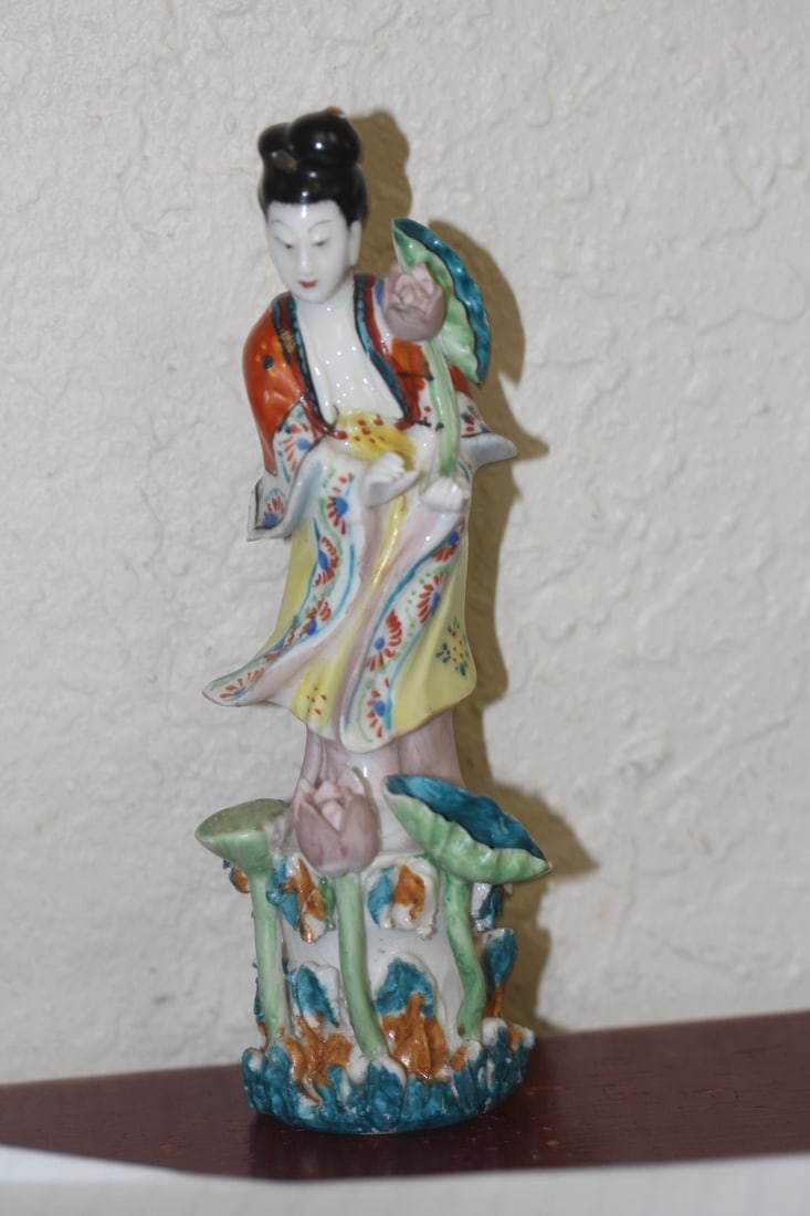 Vintage Signed Chinese Figurine: 6 1/2" tall