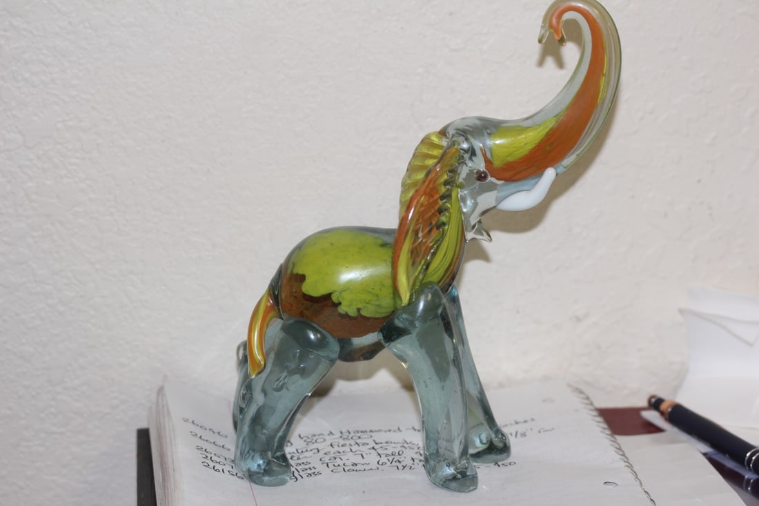 Art Glass Elephant (1 of 5)