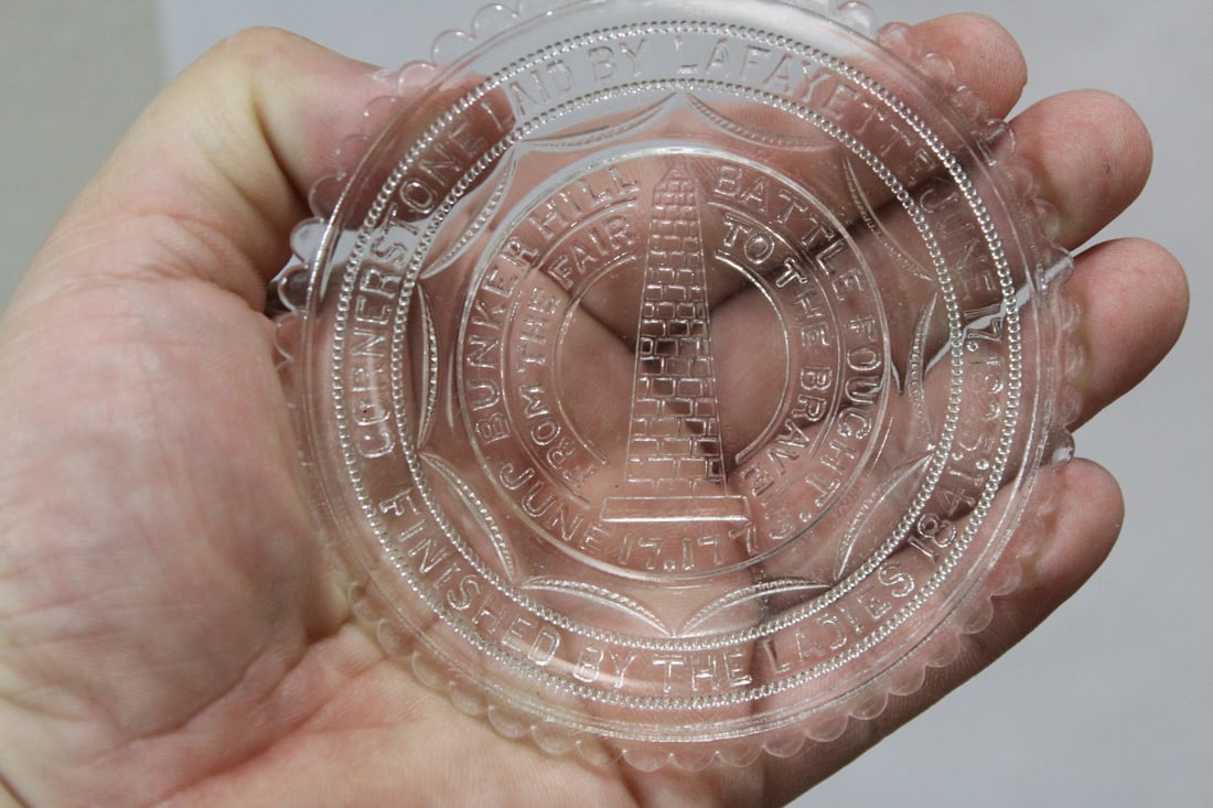 A Small Clear Glass Souvenir Plate: Bunen Hill history - 3 5/8" in diameter