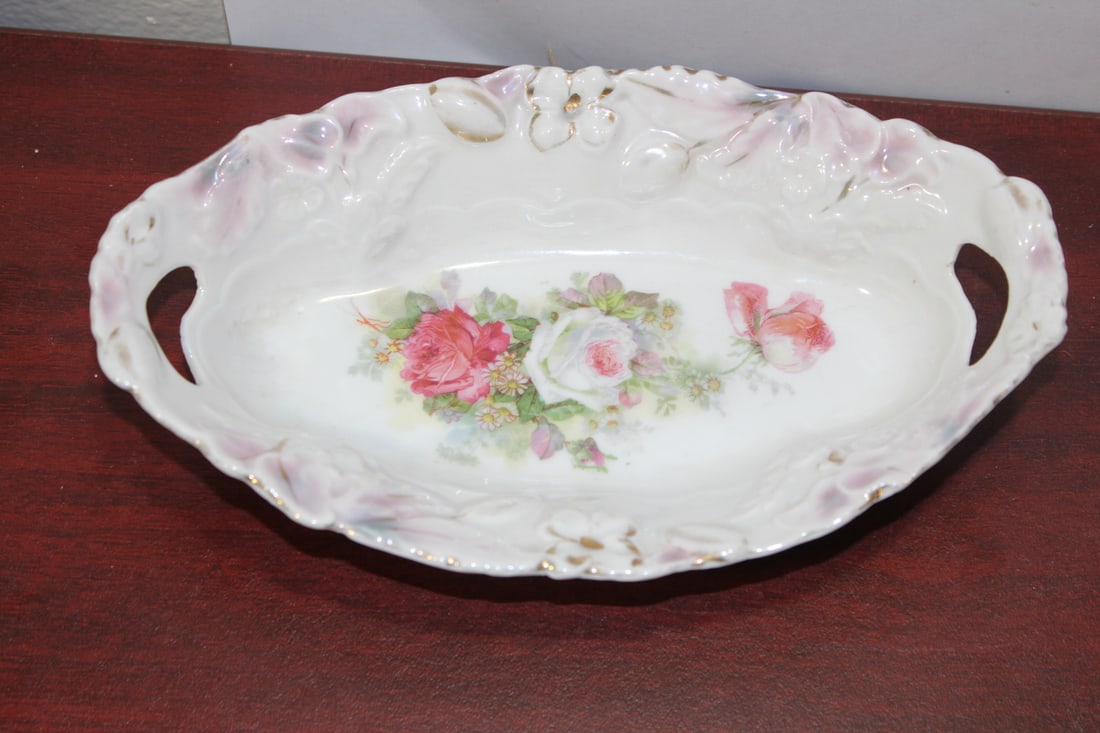 A Vintage 2-Handle Dish: 7 3/4" across