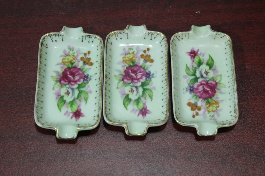 Set of 3 Ceramic Personal Ashtrays: 3 3/4" long