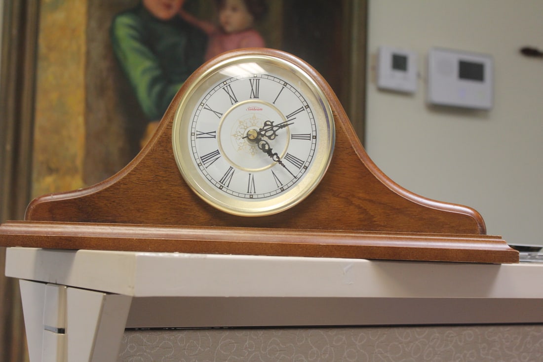 sunbeam wooden mantle clock (1 of 4)