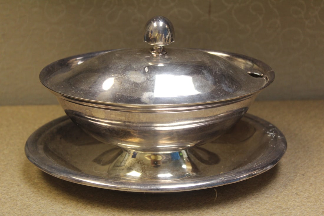 Silverplate Gravey Bowl: with lid - 7 1/2" long - by Reed and Barton