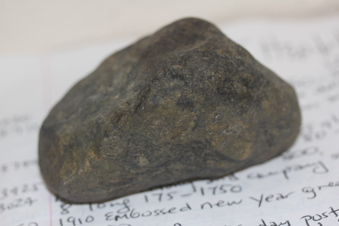Uncut Raw Geo Rock: appreared to be raw Geo rock - approximately one pound