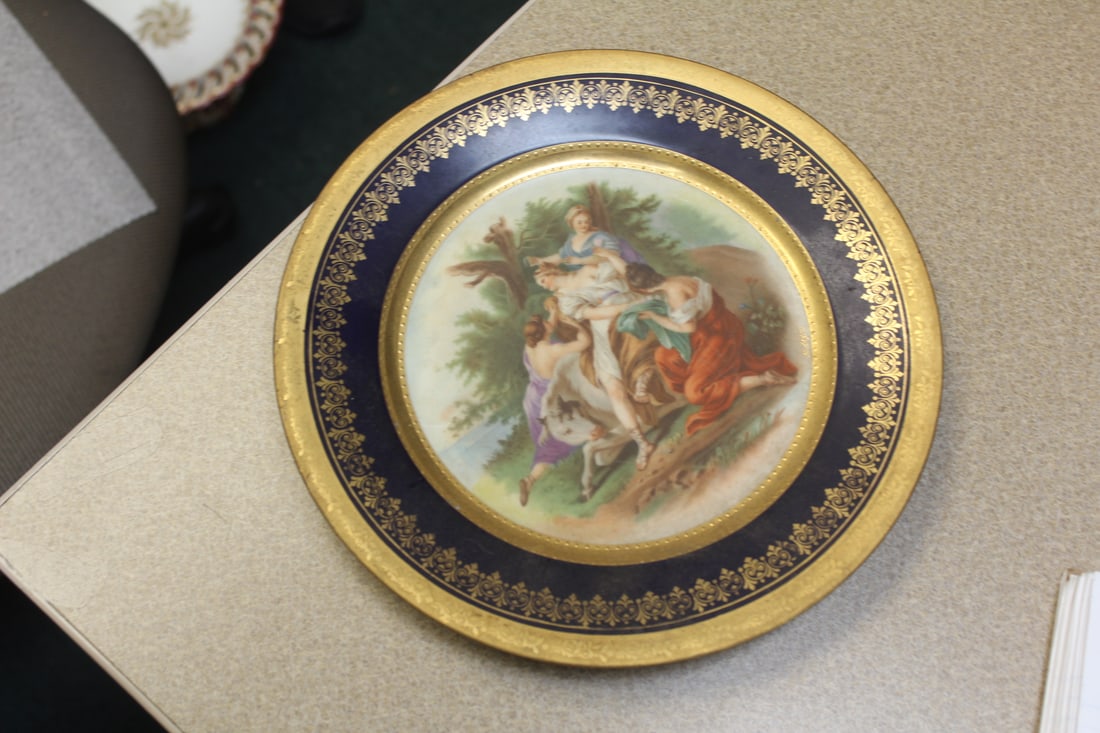 Antique Gold Gilted Plate: beehive mark - 9 5/8" in diameter
