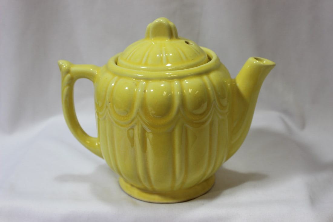 A Vintage Yellow Shawnee Teapot: 6 3/4" across