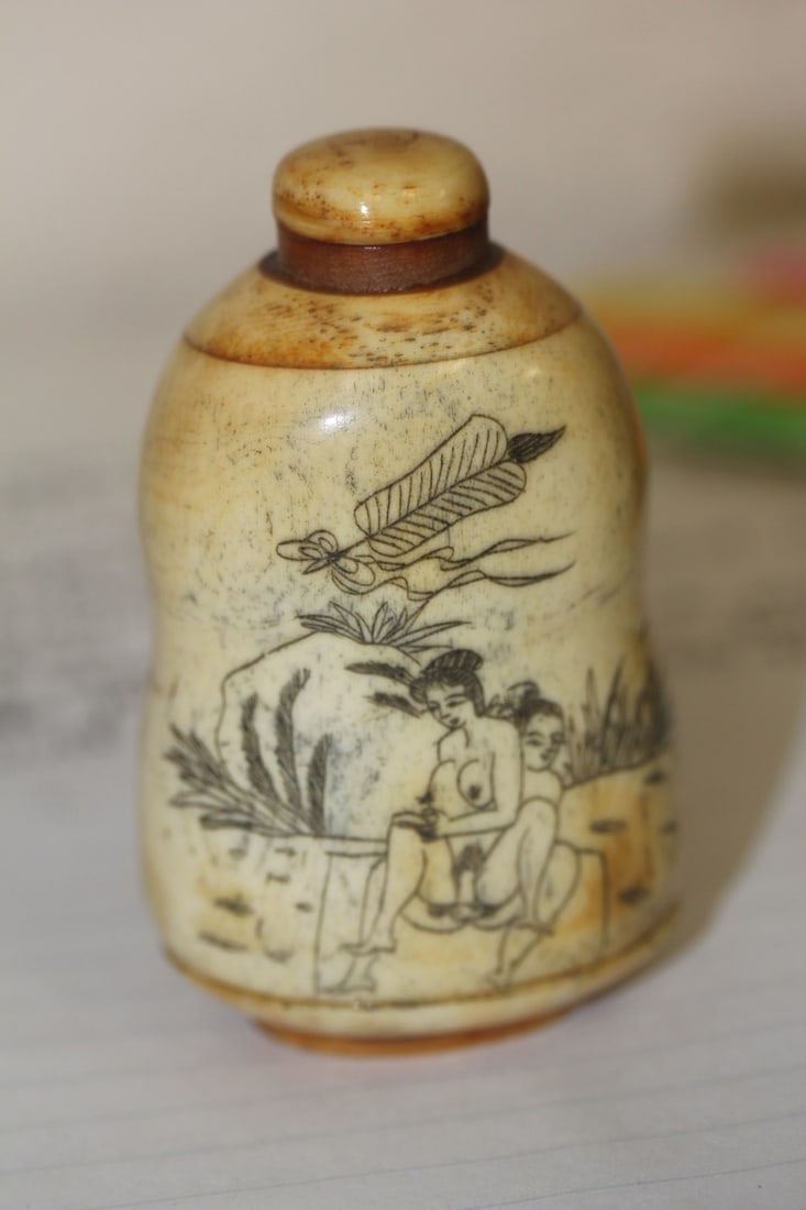 Erotica Bone Snuff Bottle - 2