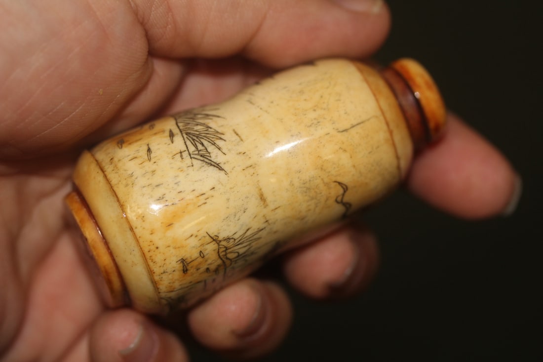 Erotica Bone Snuff Bottle - 4