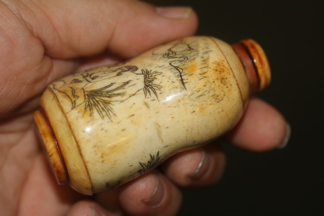 Erotica Bone Snuff Bottle - 5