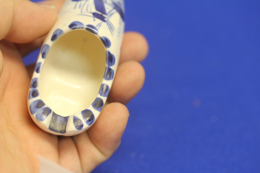 A Delft Personal Ashtray - 3