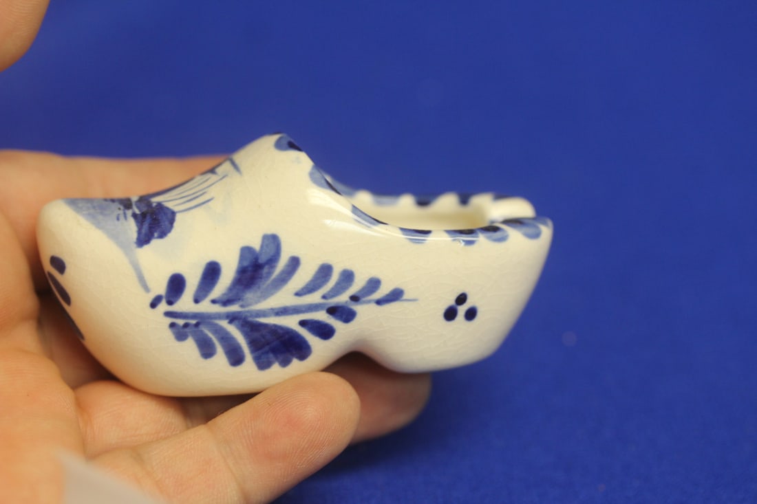 A Delft Personal Ashtray - 4