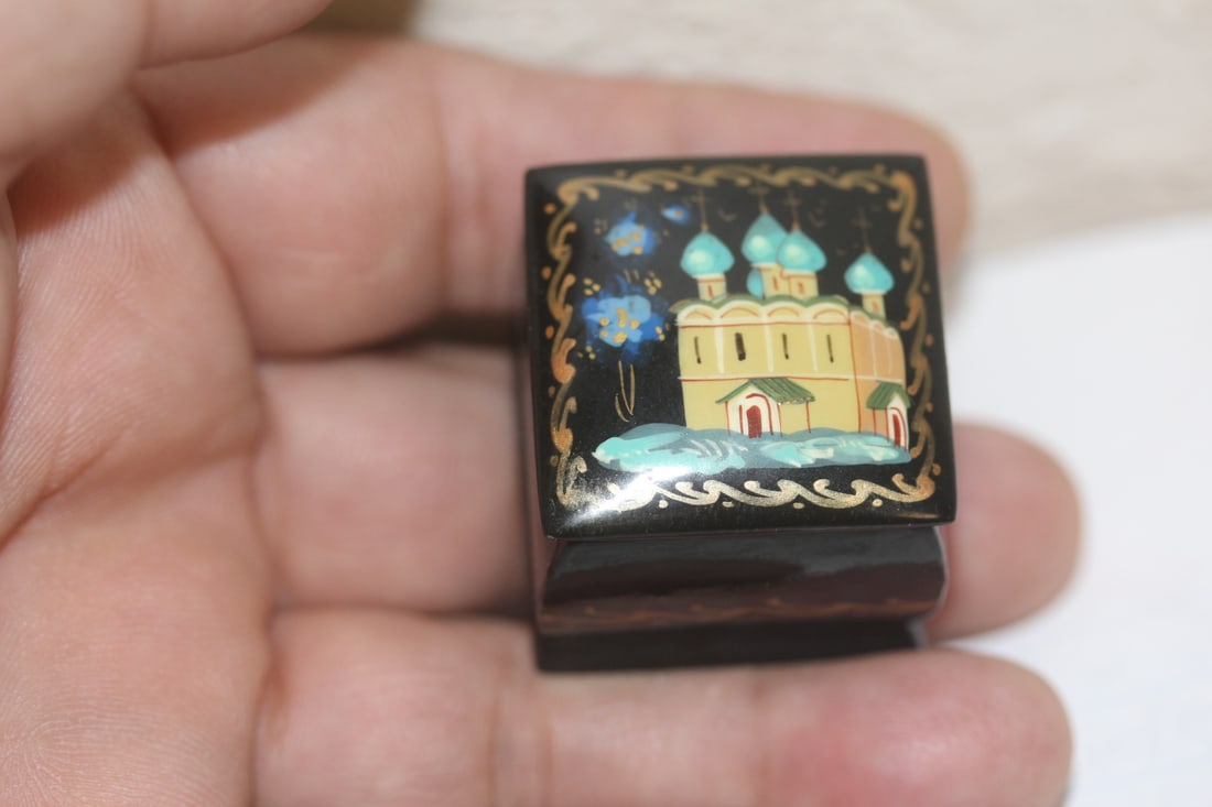 Signed Russian Lacquer Box: 1 1/4" square