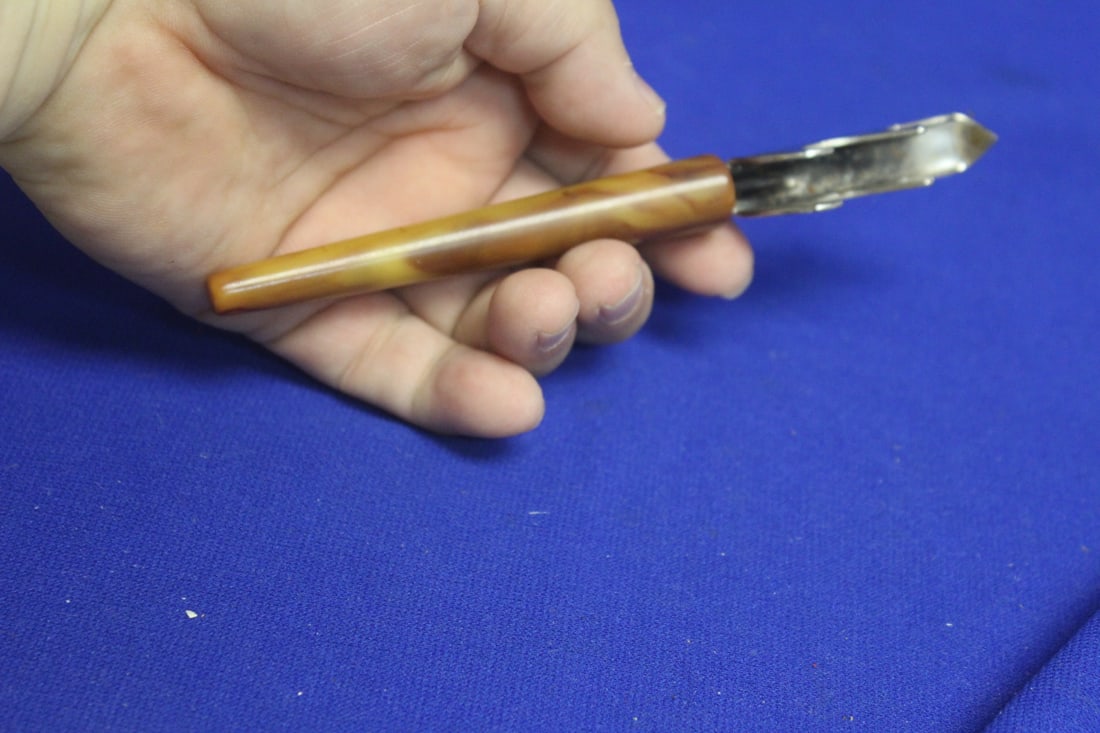 Bakelite Hanlde Can Opener - 2