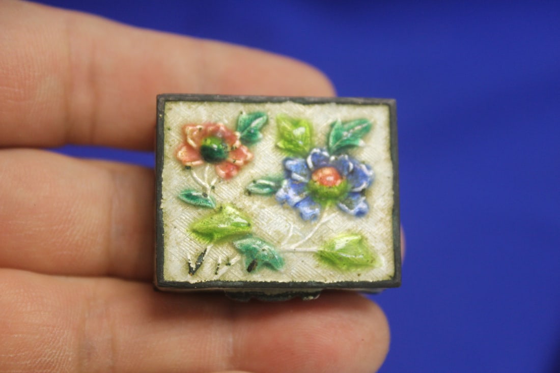 Antique Chinese Enamel Trinket Box: early 20th century - 1 3/8" long