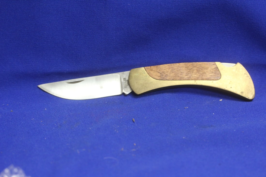 Pocket Knife: 4 1/2" long when folded