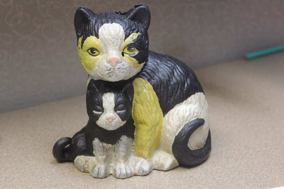 Cast Iron Cat Bank: 6" tall