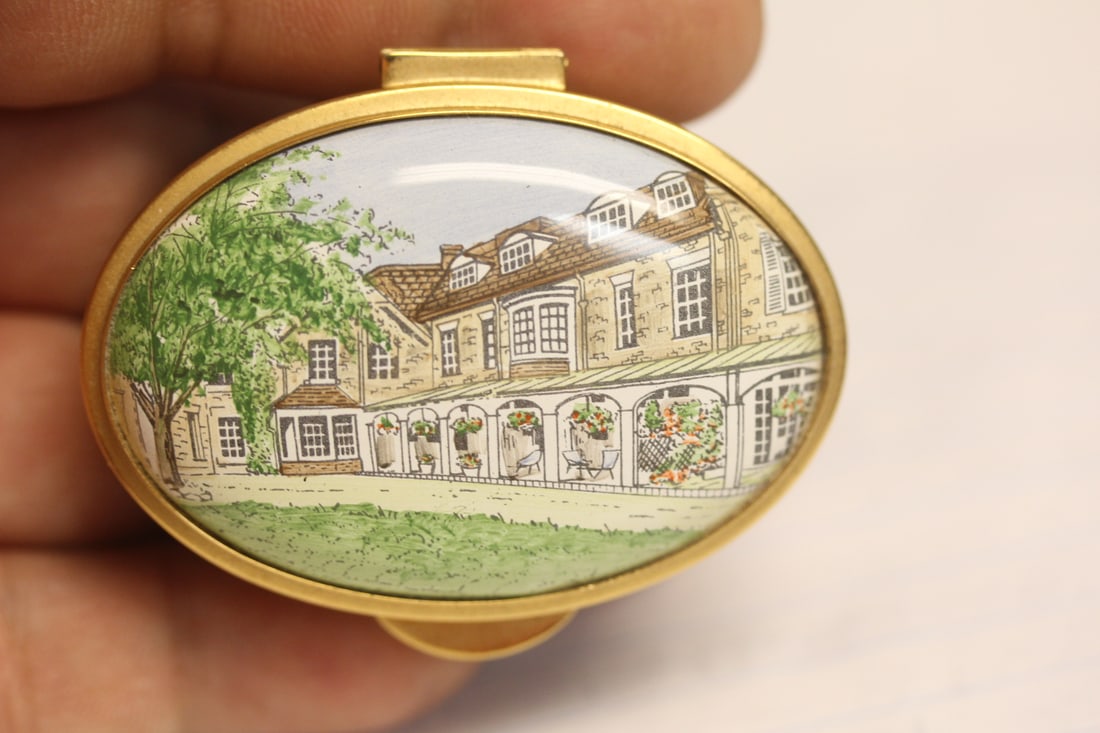 An Enamel Staffordshire Trinket Box: 2 3/8" across