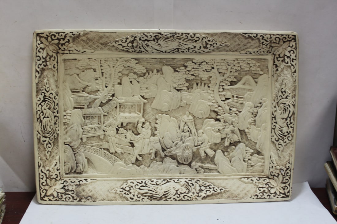 A Chinese Ceramic Tray (1 of 8)