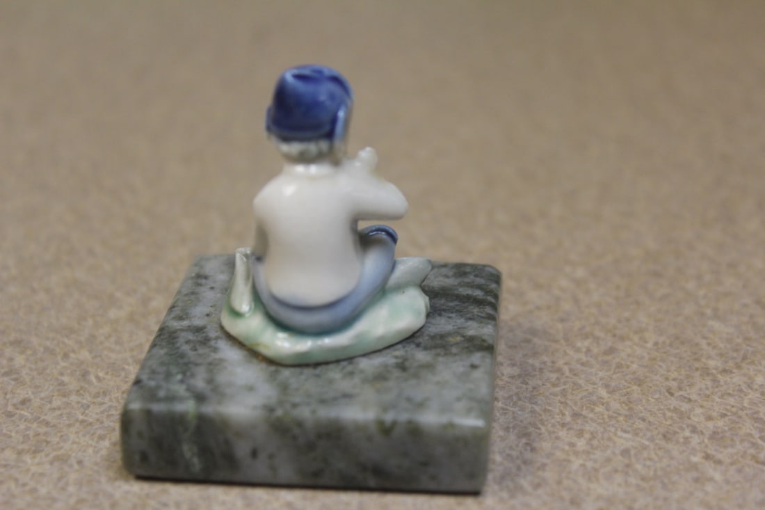small ceramic oriental man on stand - 3