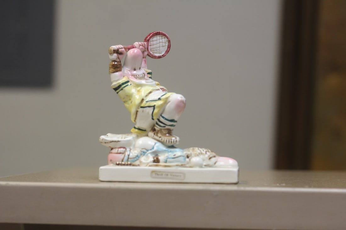 Dave Grossman Design Figurine: 5 1/2" tall
