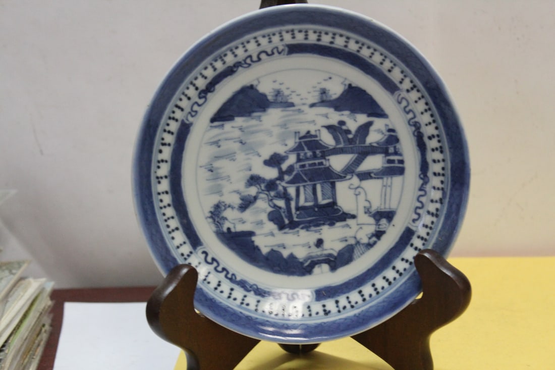 Chinese Export Canton Pattern Blue and White Plate (1 of 6)