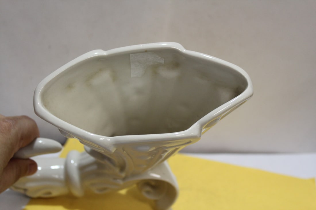 A Vintage Ceramic Cornucopia Vase - 3