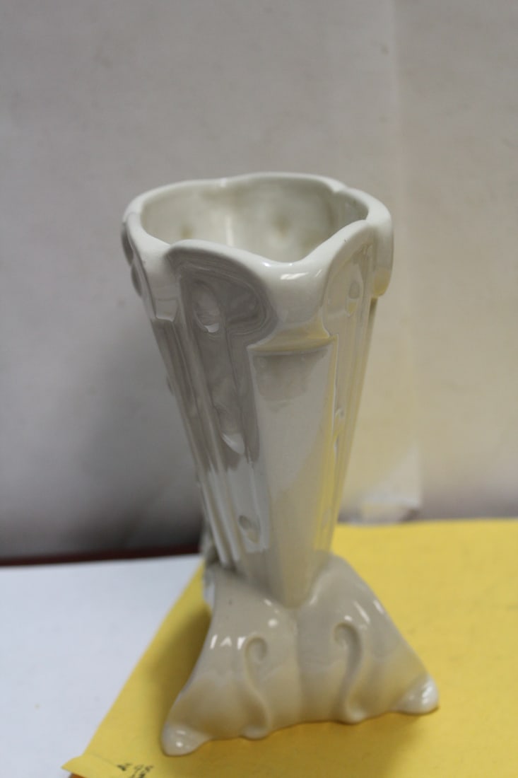 A Vintage Ceramic Cornucopia Vase - 6