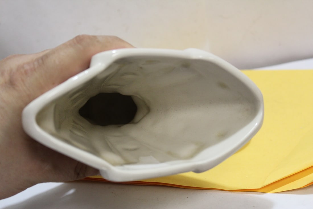 A Vintage Ceramic Cornucopia Vase - 7