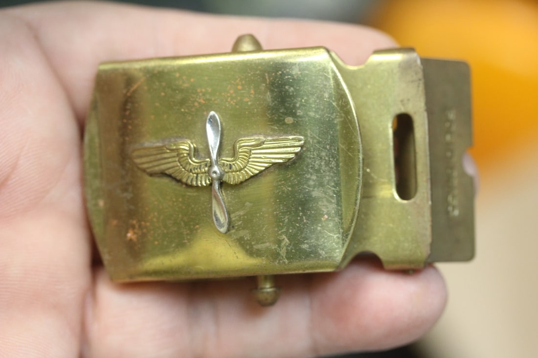 Vintage Military Belt Buckle: as shown