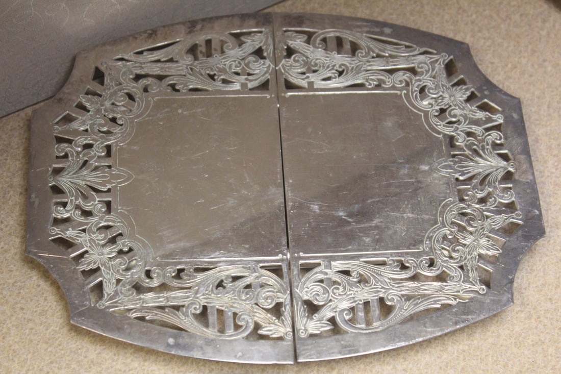 Middletown Silverplated Trivet - 2